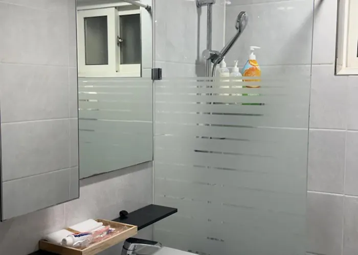 낙성대역 도보4분&투룸&퀸사이즈 침대 3개&강남역 16분&홍대입구역 30분&명동거리 38분 빌라